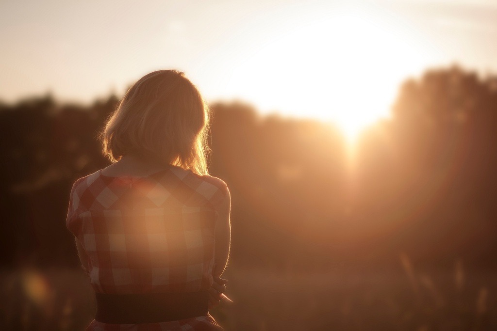 hand-person-light-girl-sun-sunset-926664-pxhere.com_.jpg