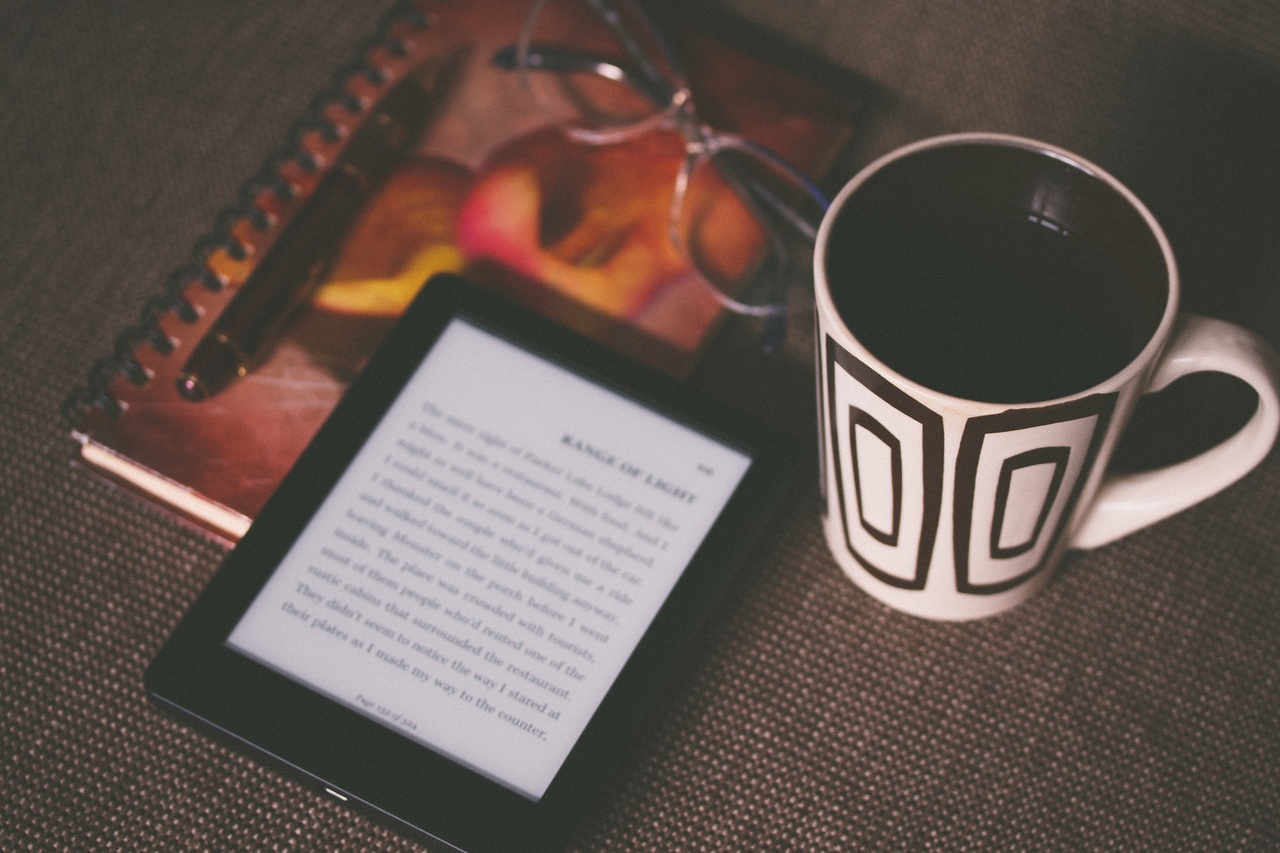 notebook-coffee-glass-pen-kindle-lighting-37999-pxhere.com_.jpg
